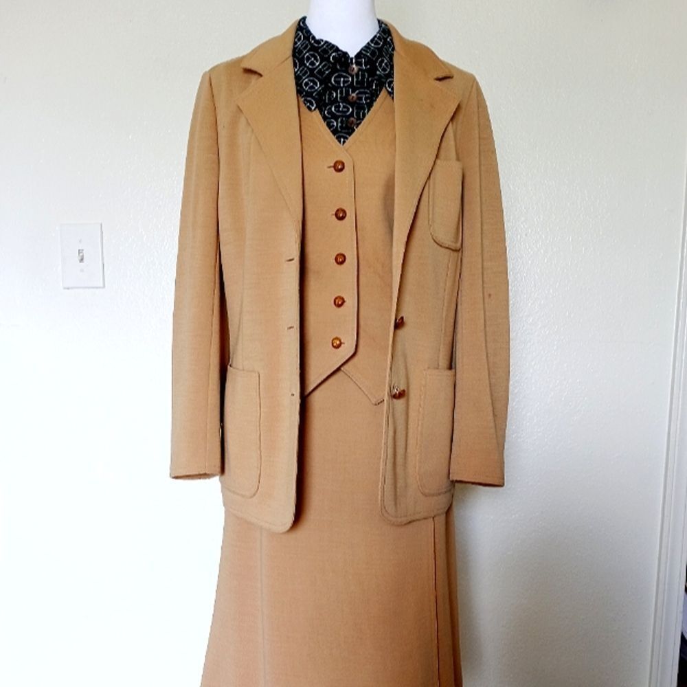 VTG three piece skirt set